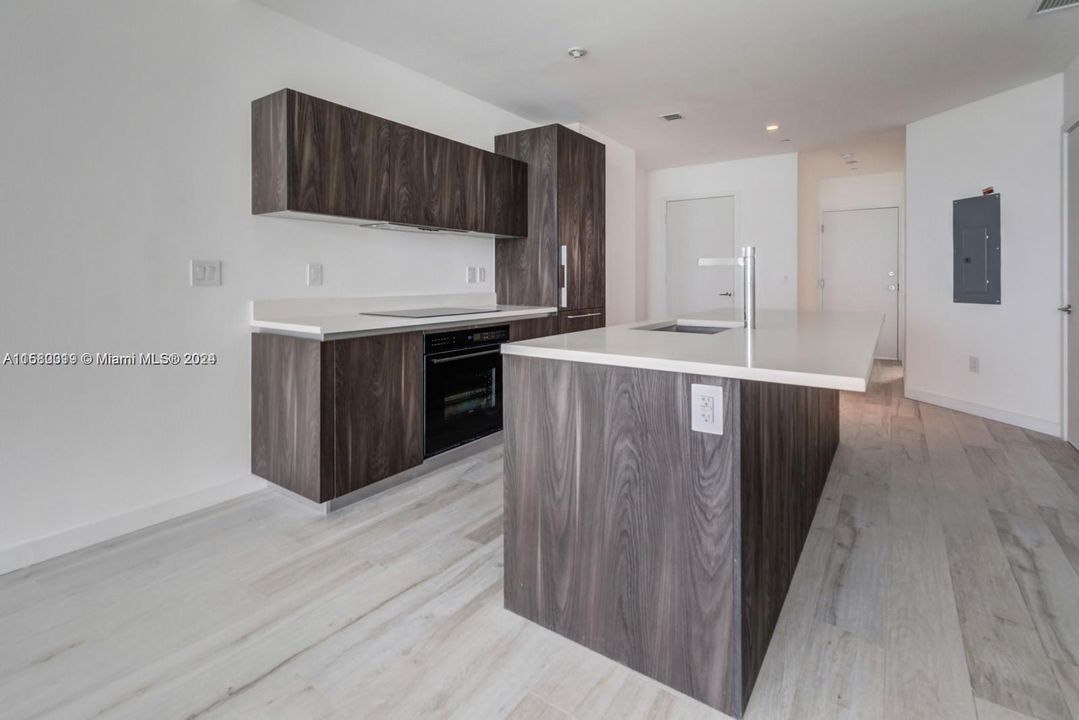 Active With Contract: $5,700 (2 beds, 3 baths, 1143 Square Feet)