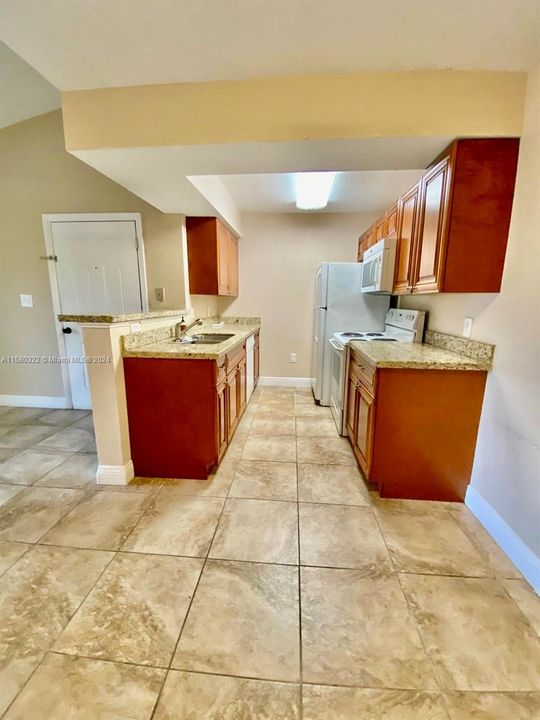 For Rent: $1,900 (1 beds, 1 baths, 588 Square Feet)