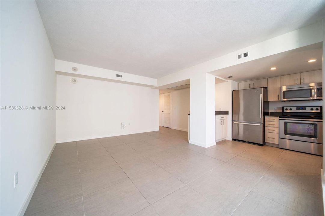 For Rent: $2,740 (1 beds, 1 baths, 671 Square Feet)