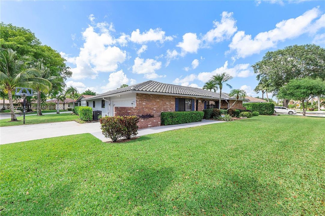 For Sale: $749,900 (5 beds, 2 baths, 2110 Square Feet)