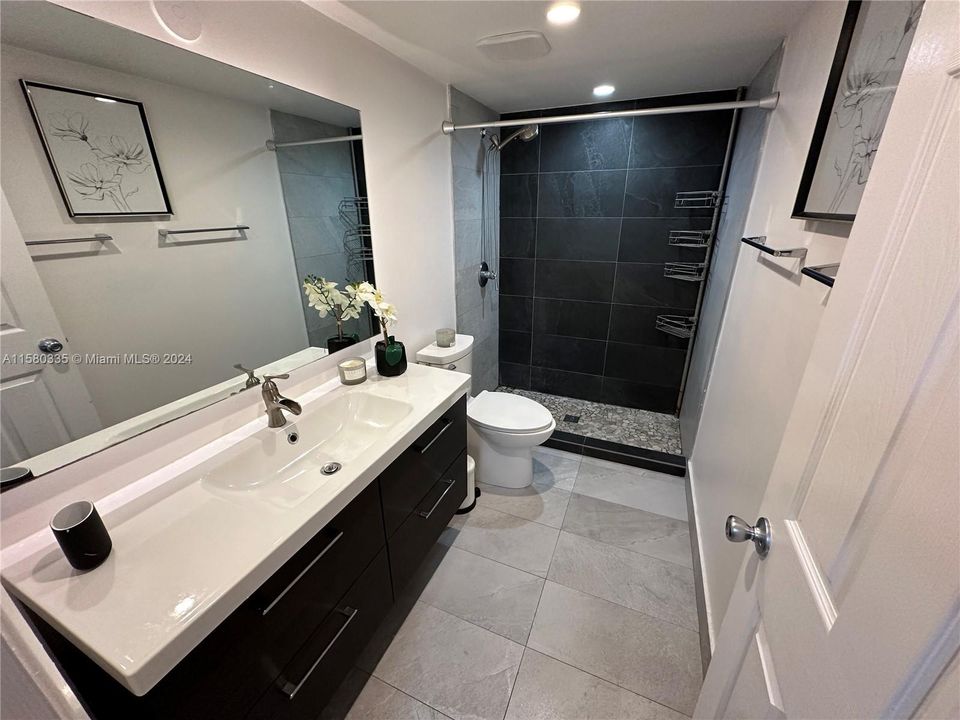 Active With Contract: $2,600 (2 beds, 2 baths, 1005 Square Feet)