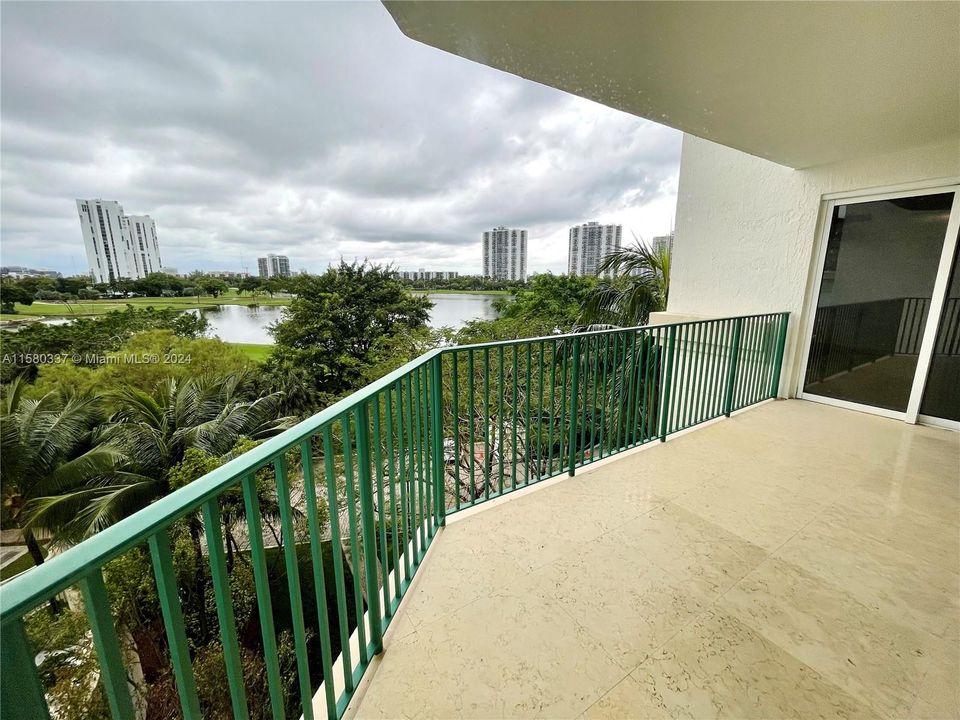 Active With Contract: $4,800 (3 beds, 3 baths, 1702 Square Feet)