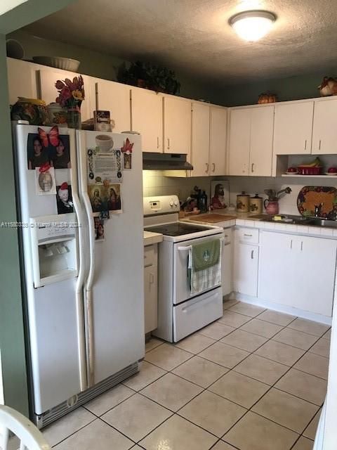 Recently Sold: $395,000 (3 beds, 2 baths, 1181 Square Feet)