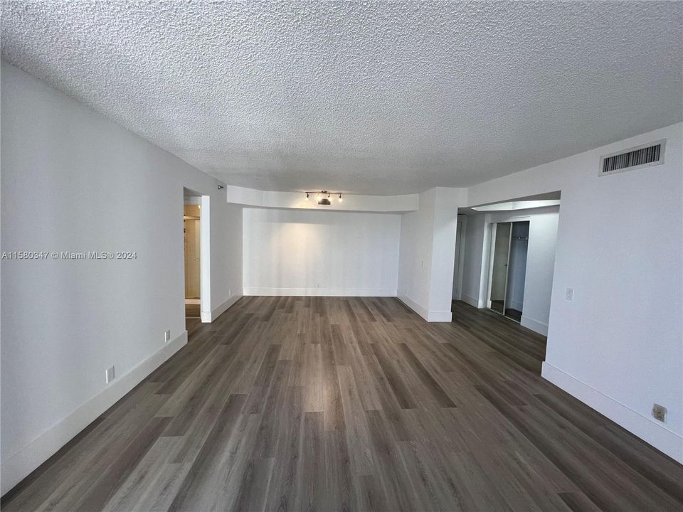 For Rent: $3,000 (2 beds, 2 baths, 1154 Square Feet)