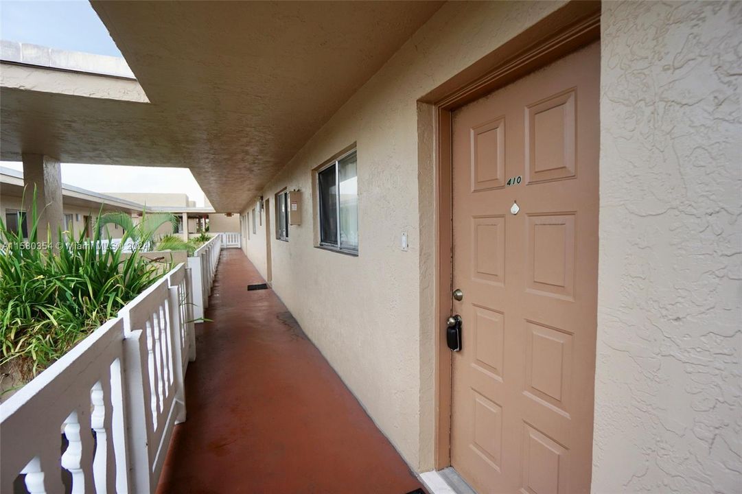 Active With Contract: $2,100 (2 beds, 2 baths, 1038 Square Feet)