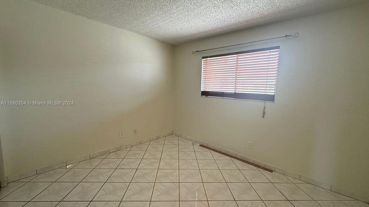 Active With Contract: $2,100 (2 beds, 2 baths, 1038 Square Feet)