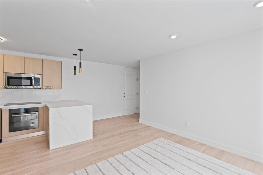 For Sale: $399,000 (1 beds, 1 baths, 680 Square Feet)