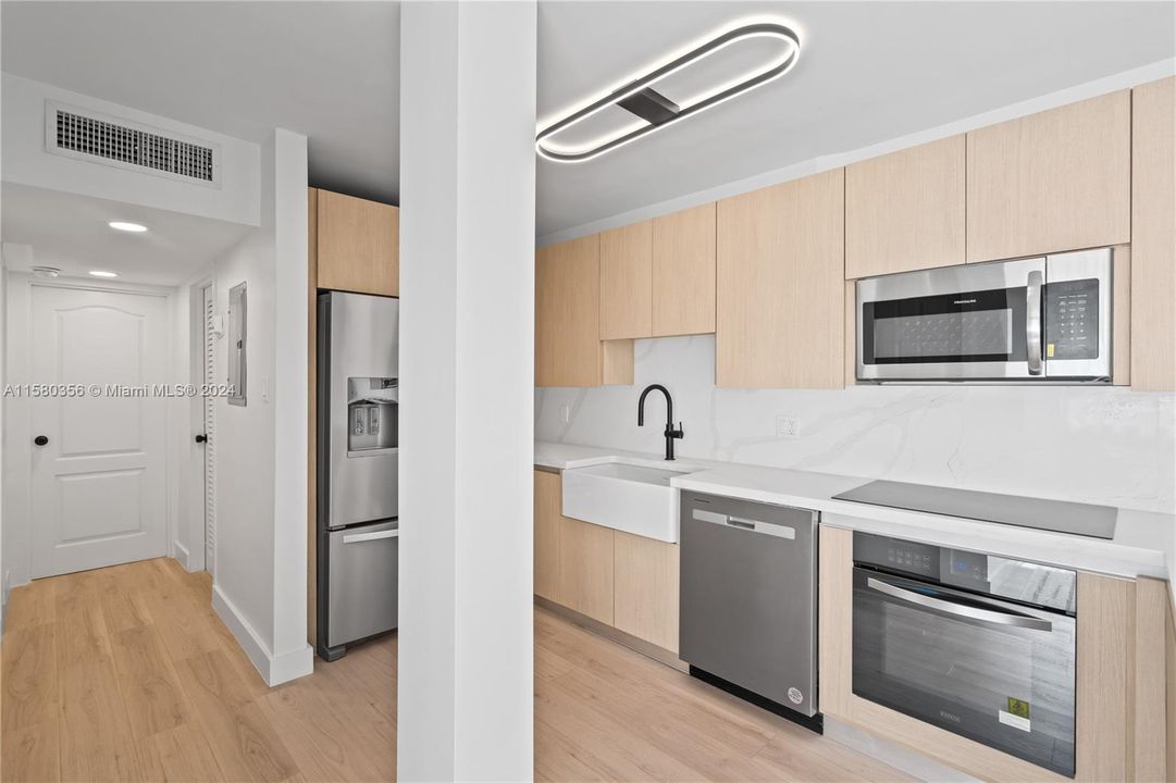 For Sale: $399,000 (1 beds, 1 baths, 680 Square Feet)
