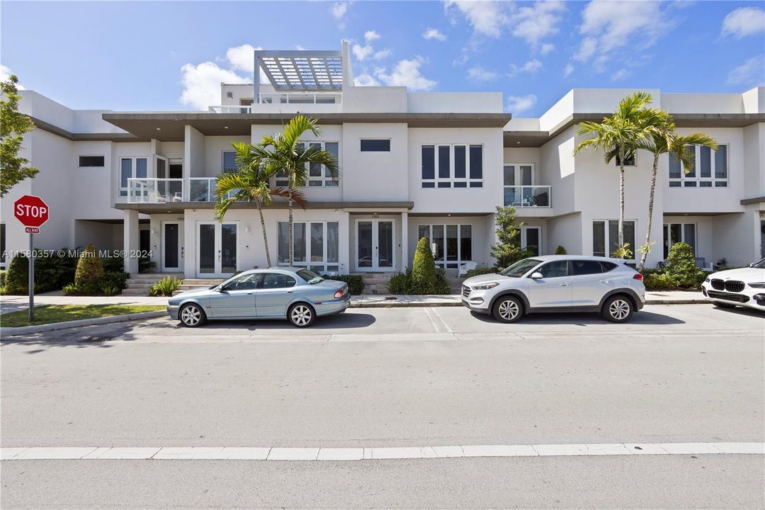 Recently Sold: $755,000 (3 beds, 2 baths, 1908 Square Feet)
