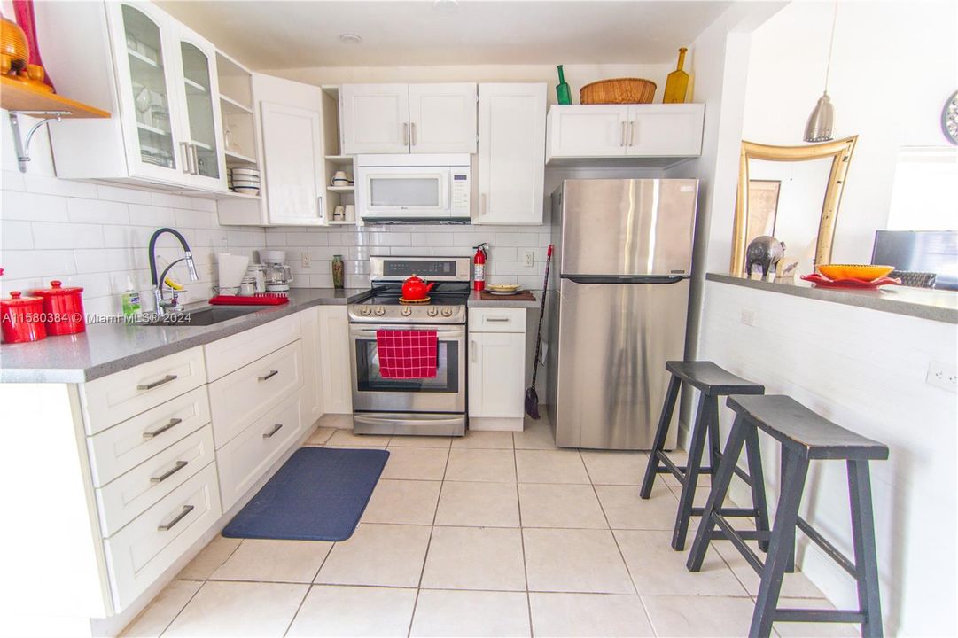 For Rent: $2,650 (2 beds, 1 baths, 1093 Square Feet)