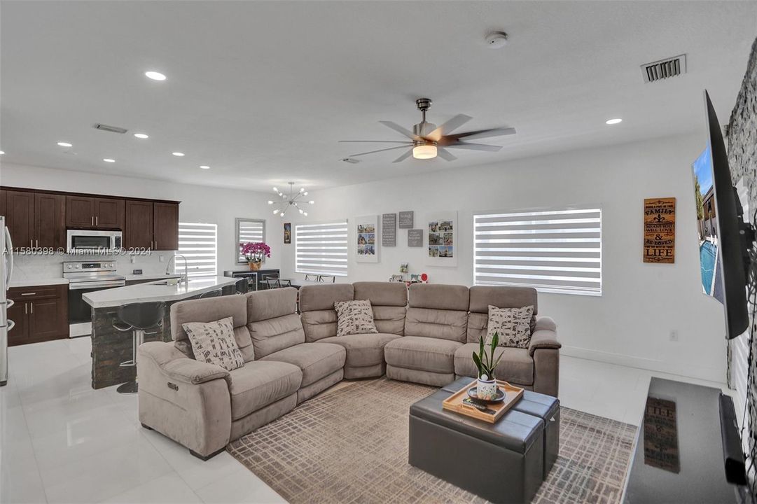 Active With Contract: $4,500 (4 beds, 3 baths, 2581 Square Feet)