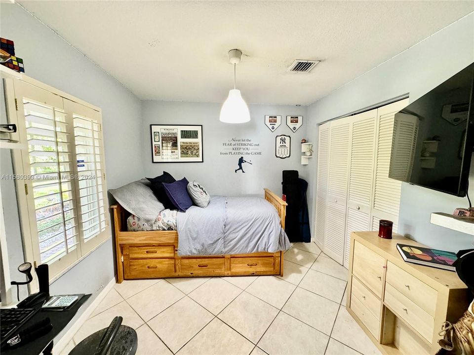 Active With Contract: $3,800 (3 beds, 2 baths, 1524 Square Feet)