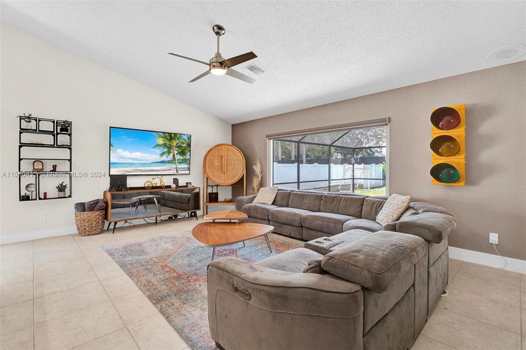 最近租的: $5,500 (4 贝兹, 2 浴室, 2504 平方英尺)