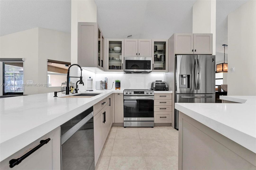 最近租的: $5,500 (4 贝兹, 2 浴室, 2504 平方英尺)