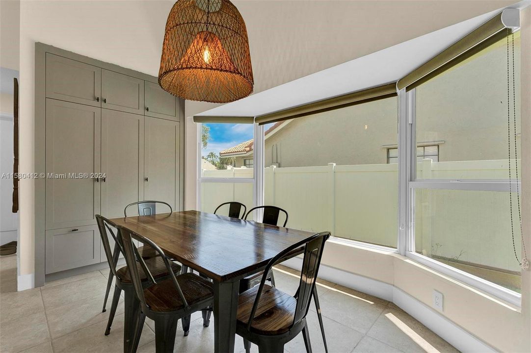 最近租的: $5,500 (4 贝兹, 2 浴室, 2504 平方英尺)