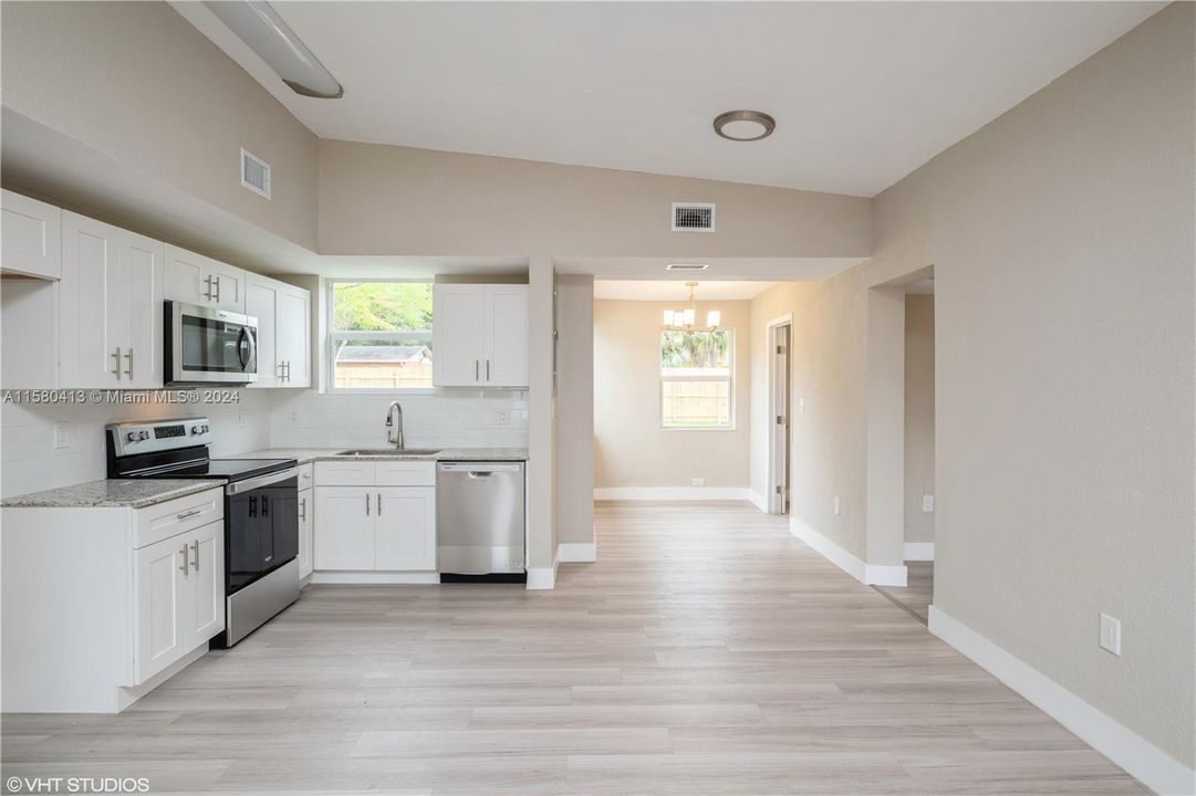 For Sale: $815,000 (2 beds, 1 baths, 1254 Square Feet)
