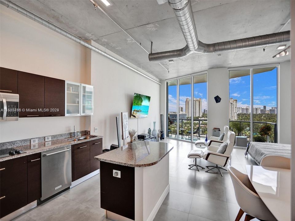 For Sale: $465,000 (1 beds, 2 baths, 816 Square Feet)