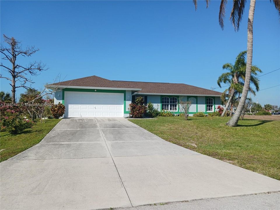 Recently Sold: $275,000 (3 beds, 2 baths, 1214 Square Feet)