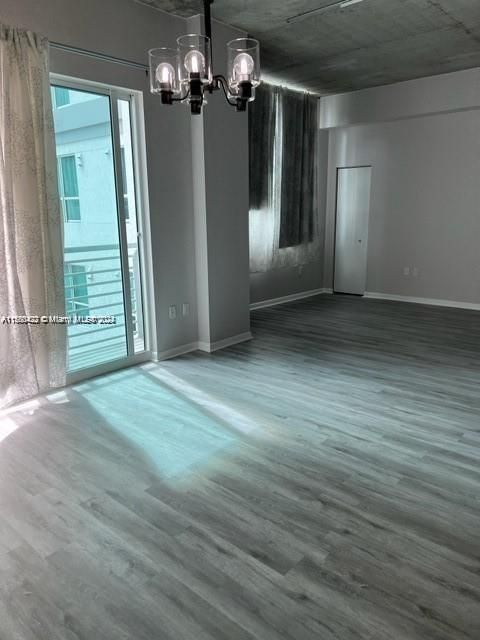 For Rent: $2,300 (1 beds, 1 baths, 735 Square Feet)