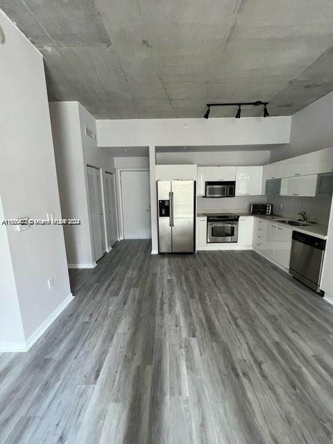 Recently Rented: $2,050 (1 beds, 1 baths, 735 Square Feet)