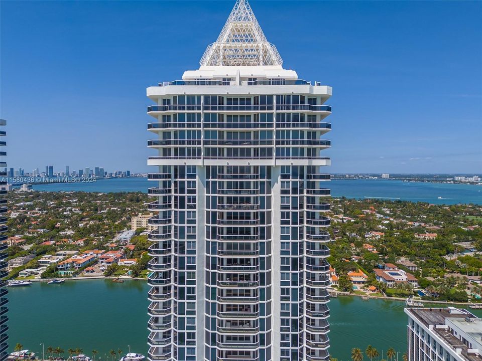 For Sale: $2,795,000 (2 beds, 2 baths, 1530 Square Feet)