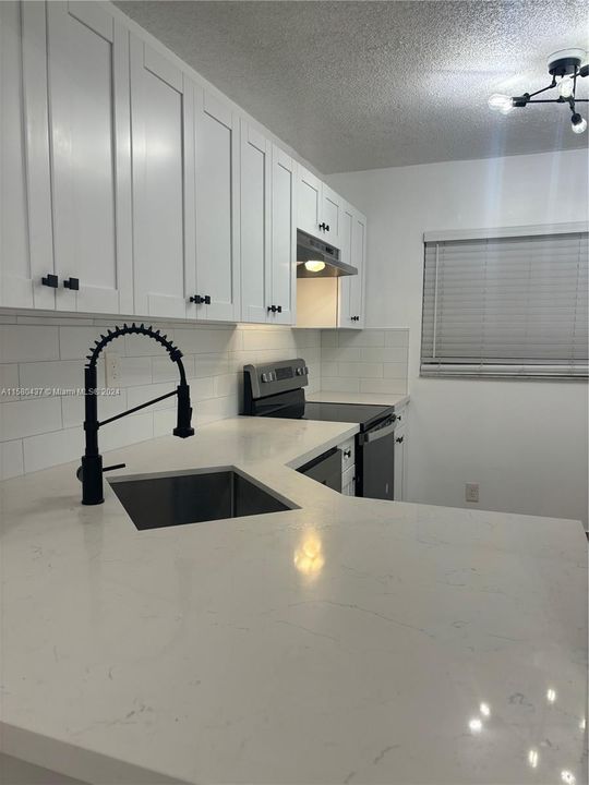 Recently Rented: $1,775 (1 beds, 2 baths, 900 Square Feet)