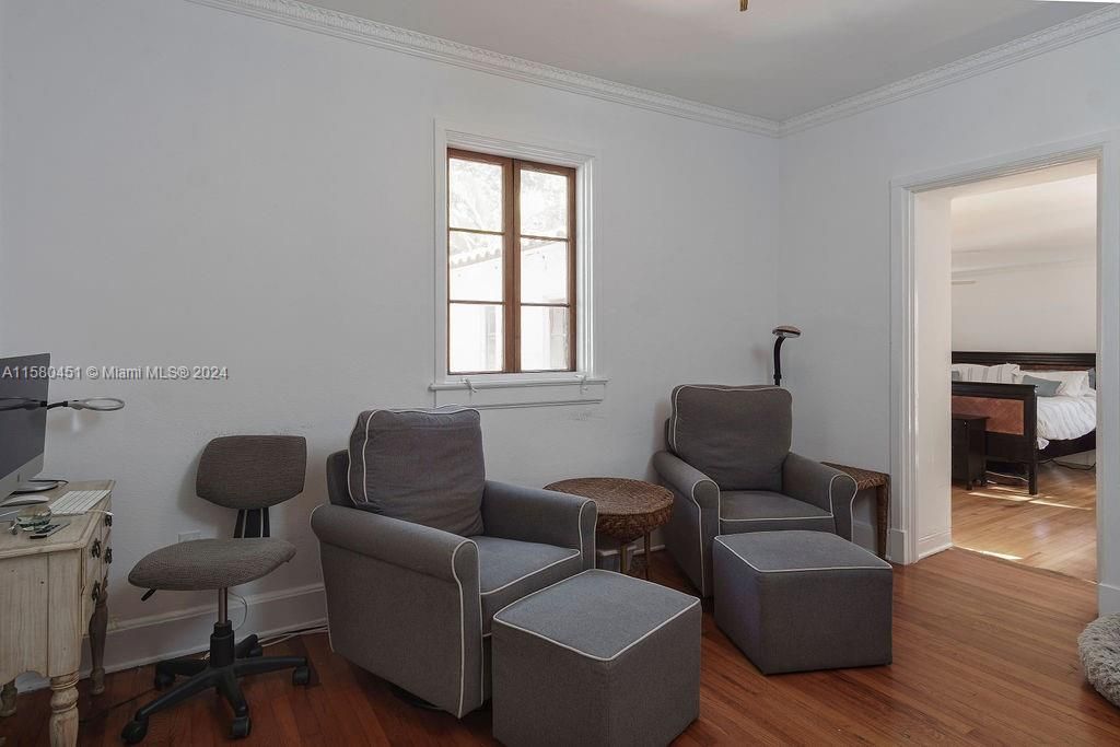 SITTING ROOM OFF PRIMARY BEDROOM