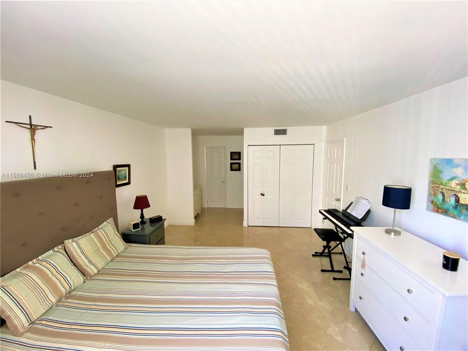 For Sale: $385,000 (2 beds, 2 baths, 1268 Square Feet)
