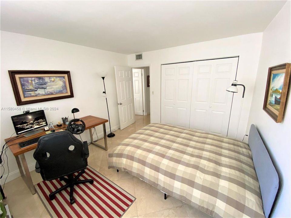 For Sale: $385,000 (2 beds, 2 baths, 1268 Square Feet)