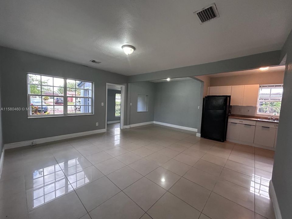 For Rent: $3,200 (3 beds, 2 baths, 1360 Square Feet)