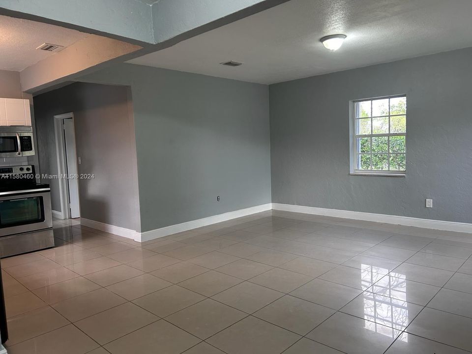For Rent: $3,200 (3 beds, 2 baths, 1360 Square Feet)