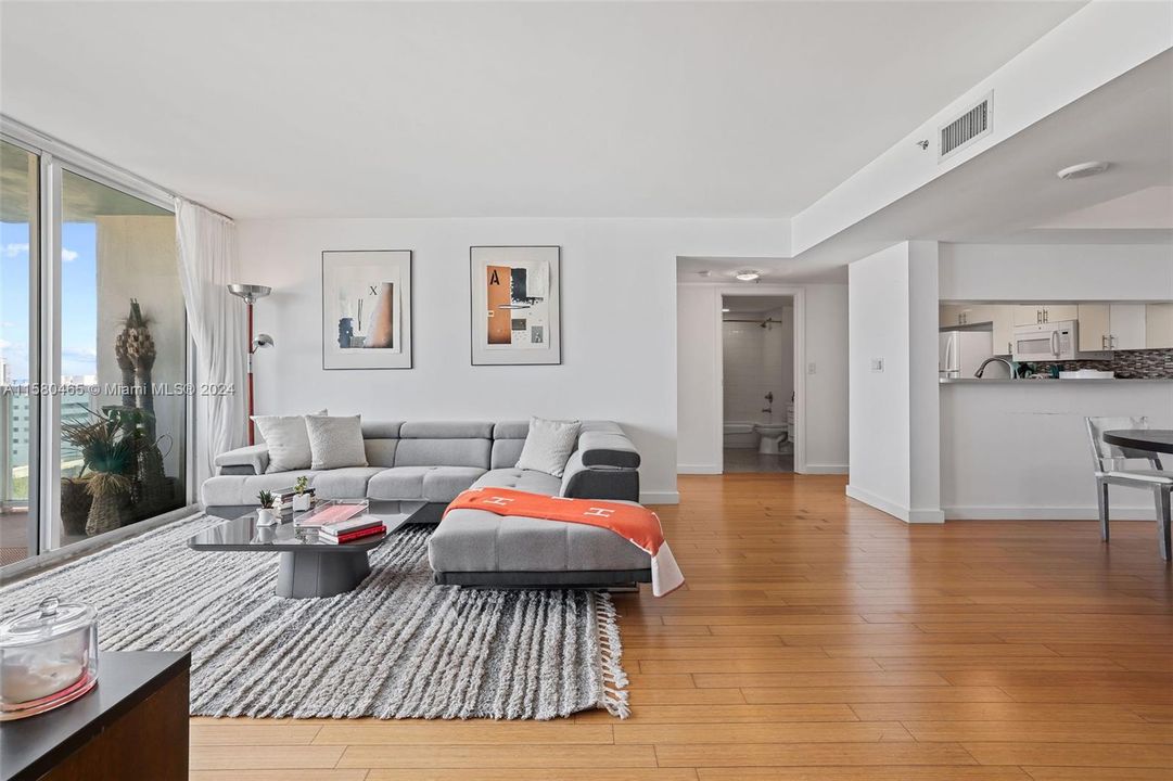 For Sale: $845,000 (2 beds, 2 baths, 1078 Square Feet)