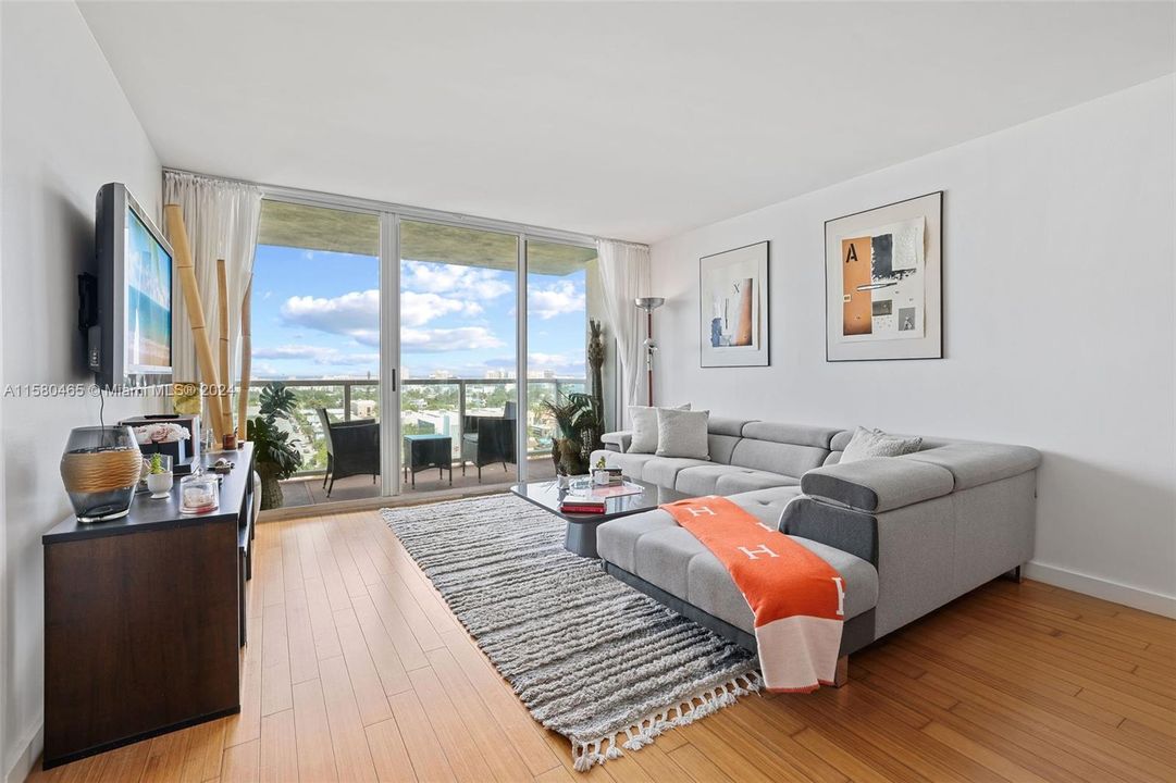 For Sale: $845,000 (2 beds, 2 baths, 1078 Square Feet)