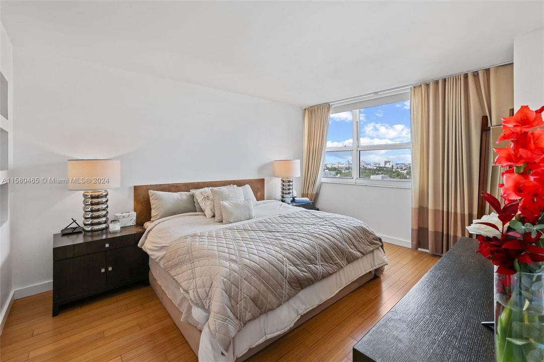 For Sale: $845,000 (2 beds, 2 baths, 1078 Square Feet)