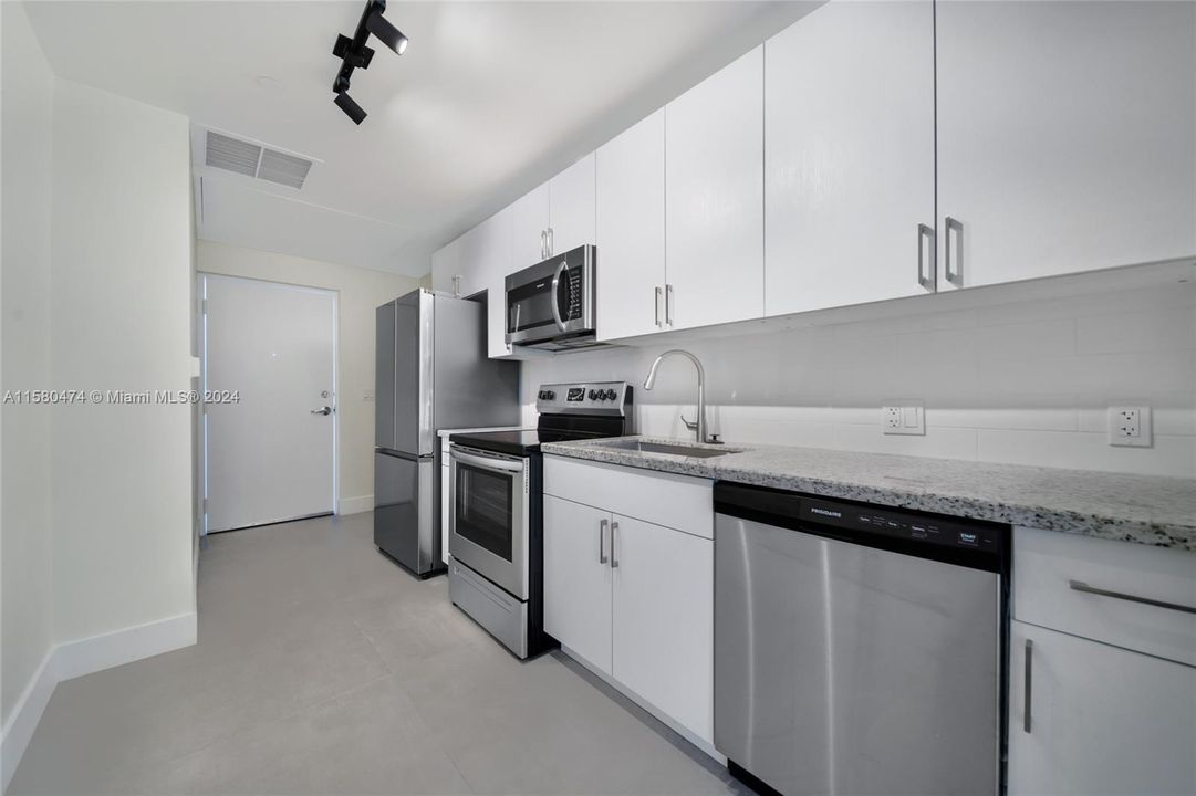 Recently Rented: $1,650 (0 beds, 1 baths, 423 Square Feet)