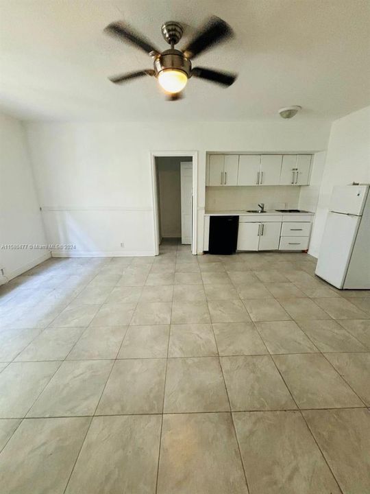 Active With Contract: $1,375 (0 beds, 1 baths, 421 Square Feet)