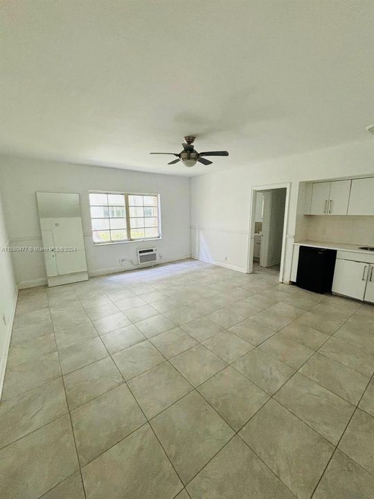 Active With Contract: $1,375 (0 beds, 1 baths, 421 Square Feet)