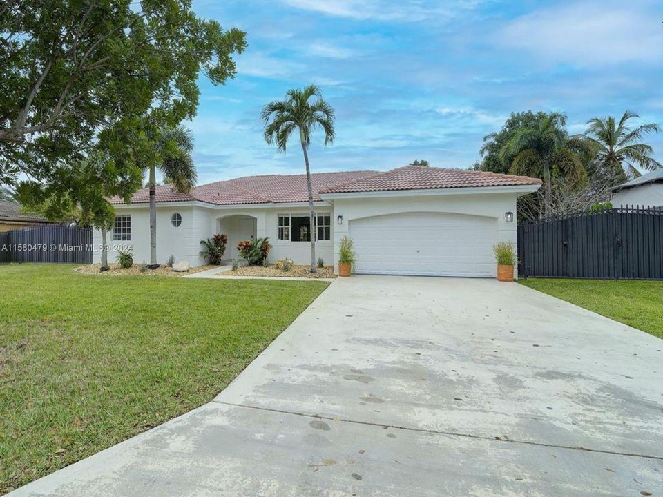 Active With Contract: $3,800 (3 beds, 2 baths, 1794 Square Feet)