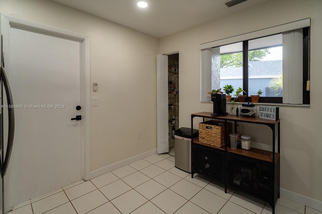 For Rent: $3,250 (3 beds, 2 baths, 1176 Square Feet)