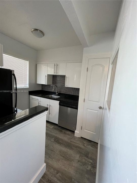 For Sale: $230,000 (1 beds, 1 baths, 411 Square Feet)