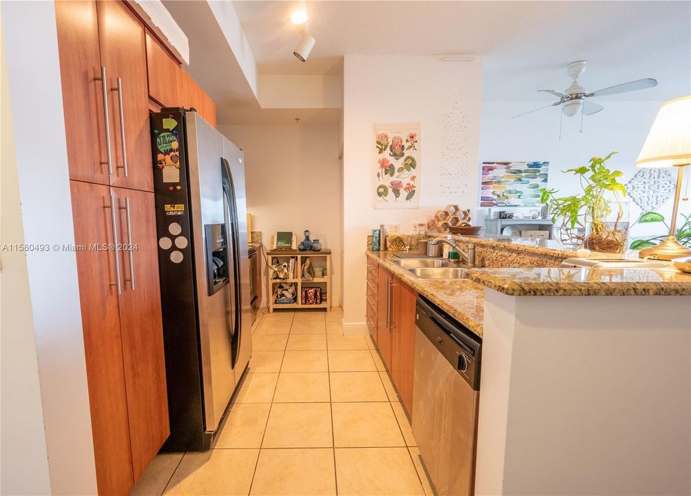 Active With Contract: $2,600 (1 beds, 1 baths, 792 Square Feet)