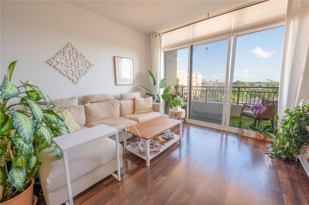 Active With Contract: $2,600 (1 beds, 1 baths, 792 Square Feet)