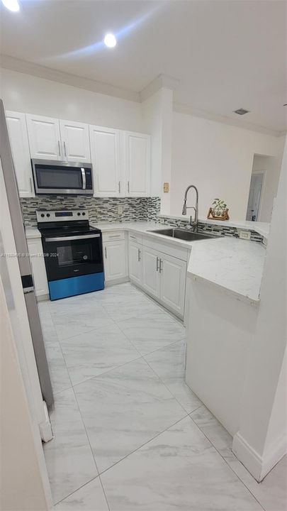 Active With Contract: $4,100 (3 beds, 2 baths, 1468 Square Feet)