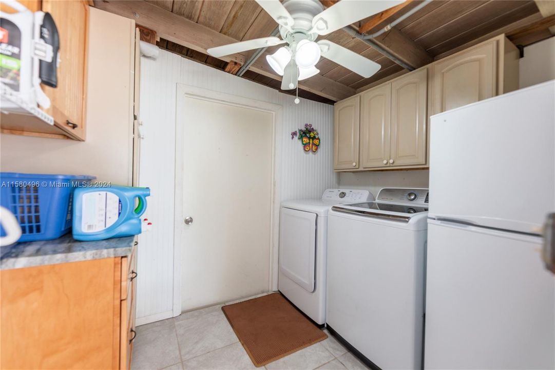 Recently Sold: $790,000 (2 beds, 2 baths, 885 Square Feet)