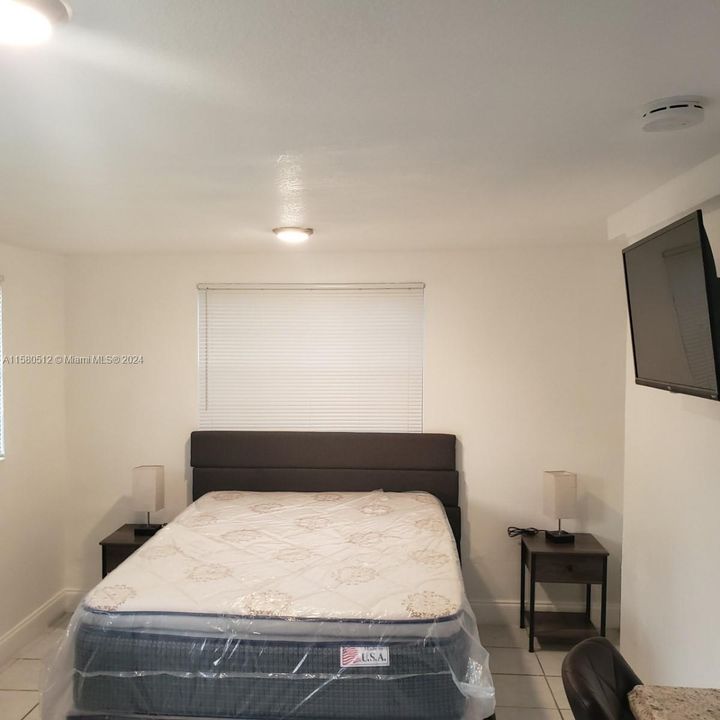 For Rent: $1,750 (1 beds, 0 baths, 1223 Square Feet)