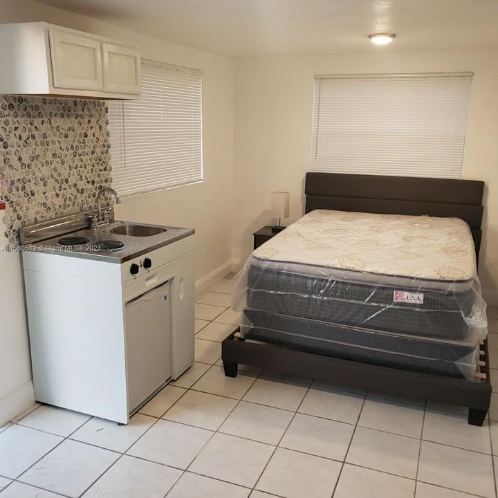 For Rent: $1,750 (1 beds, 0 baths, 1223 Square Feet)