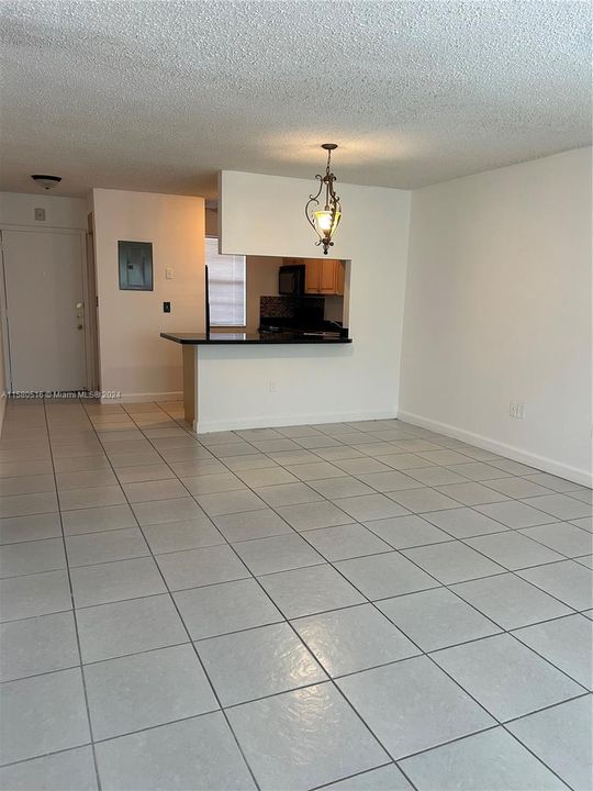 For Rent: $2,000 (2 beds, 1 baths, 801 Square Feet)