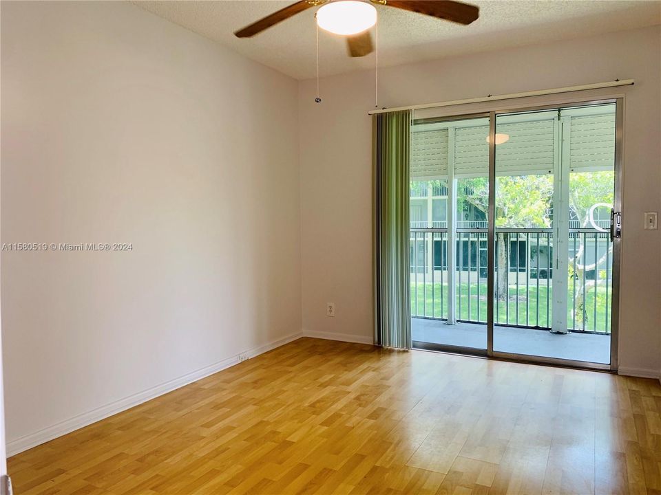 For Rent: $1,900 (2 beds, 1 baths, 954 Square Feet)