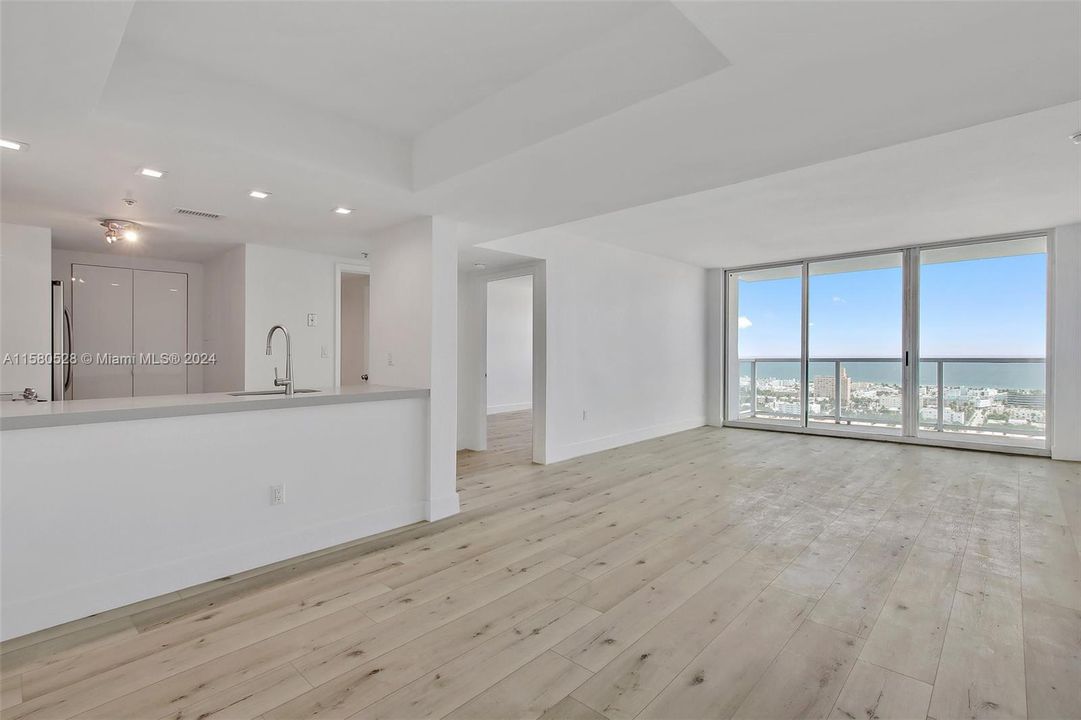 Active With Contract: $950,000 (2 beds, 2 baths, 1078 Square Feet)