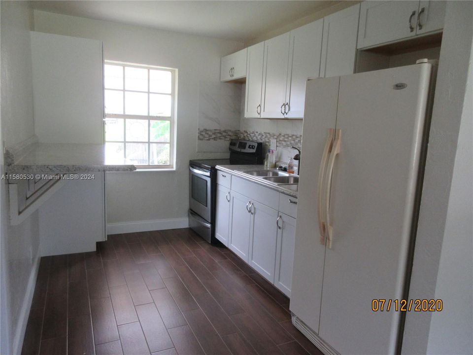 For Rent: $2,700 (3 beds, 2 baths, 784 Square Feet)